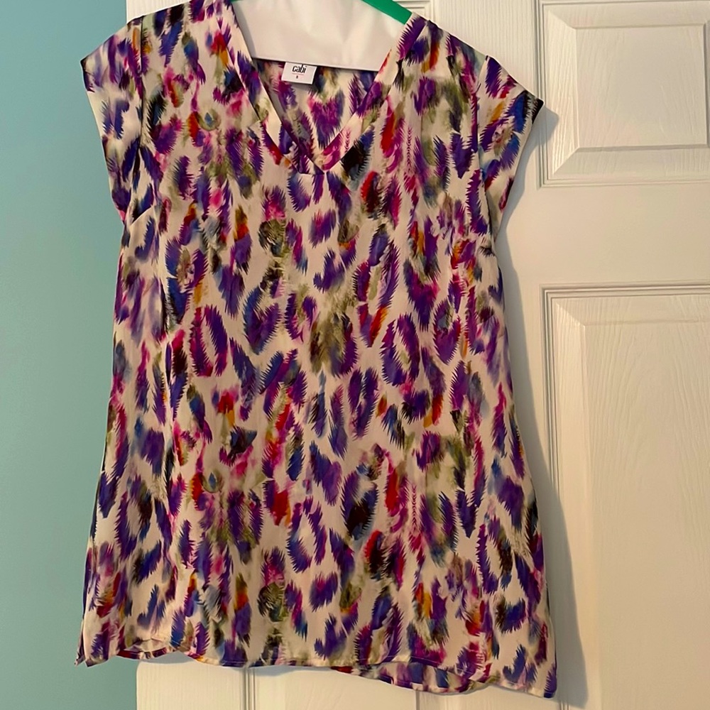 Cabi Style# 5027 Women's Plume Feather Print V-Neck Blouse Top Cap Sleeve